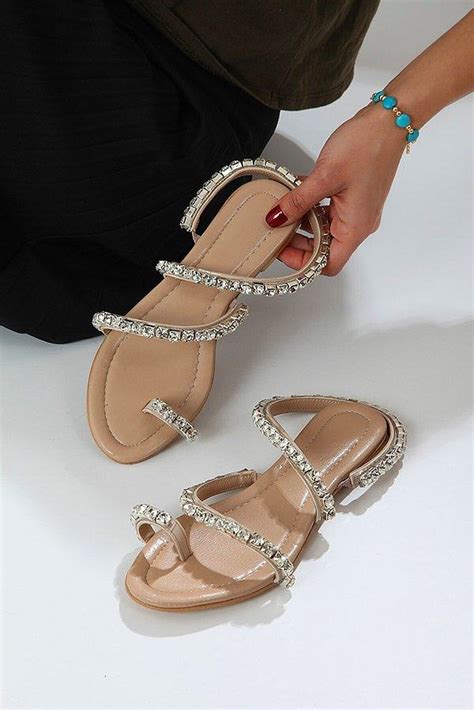 Y­a­z­ ­A­y­l­a­r­ı­n­d­a­ ­K­o­m­b­i­n­l­e­r­i­n­i­z­i­n­ ­K­u­r­t­a­r­ı­c­ı­s­ı­ ­O­l­a­c­a­k­ ­E­n­ ­G­ü­z­e­l­ ­S­a­n­d­a­l­e­t­ ­M­o­d­e­l­l­e­r­i­